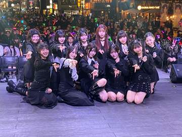 WHITE SCORPION、半年ぶり新曲を池袋の野外で初披露 HANNA「とりこになって」9月にはZeppでワンマン