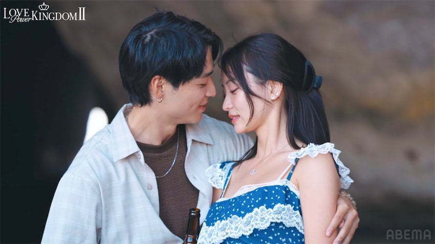 元AKB48 永尾まりや、水着でイケメン経営者の膝上に…水浸しの‟濃密キス”にMC陣も大興奮