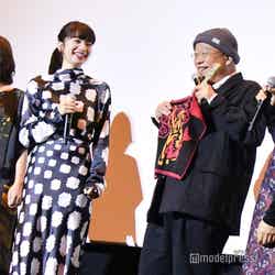 （左から）片岡礼子、小松菜奈、笑福亭鶴瓶、小林聡美（C）モデルプレス