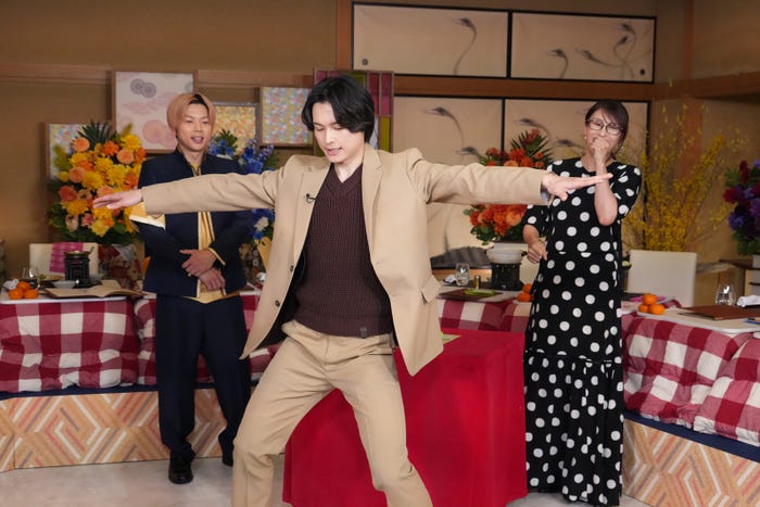 増田貴久、松村北斗、水野美紀(C)日本テレビ