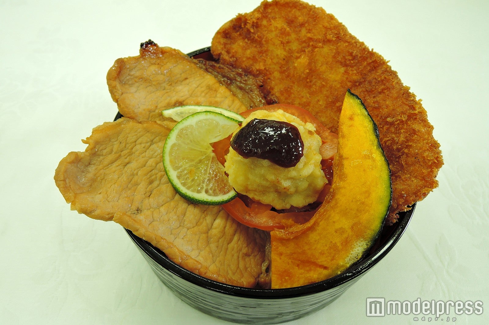 秩父わらじ豚味噌丼／画像提供：東京ドーム