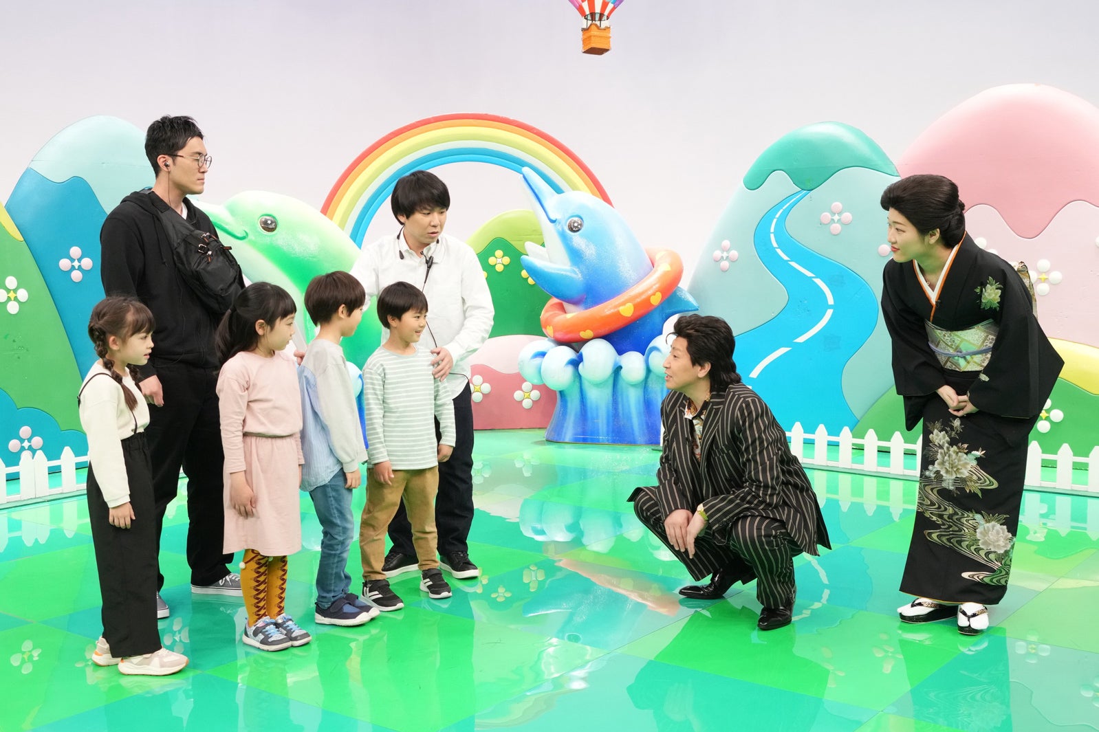 （左から）菊田竜大、秋山寛貴、長田庄平、ヒコロヒ－（C）フジテレビ