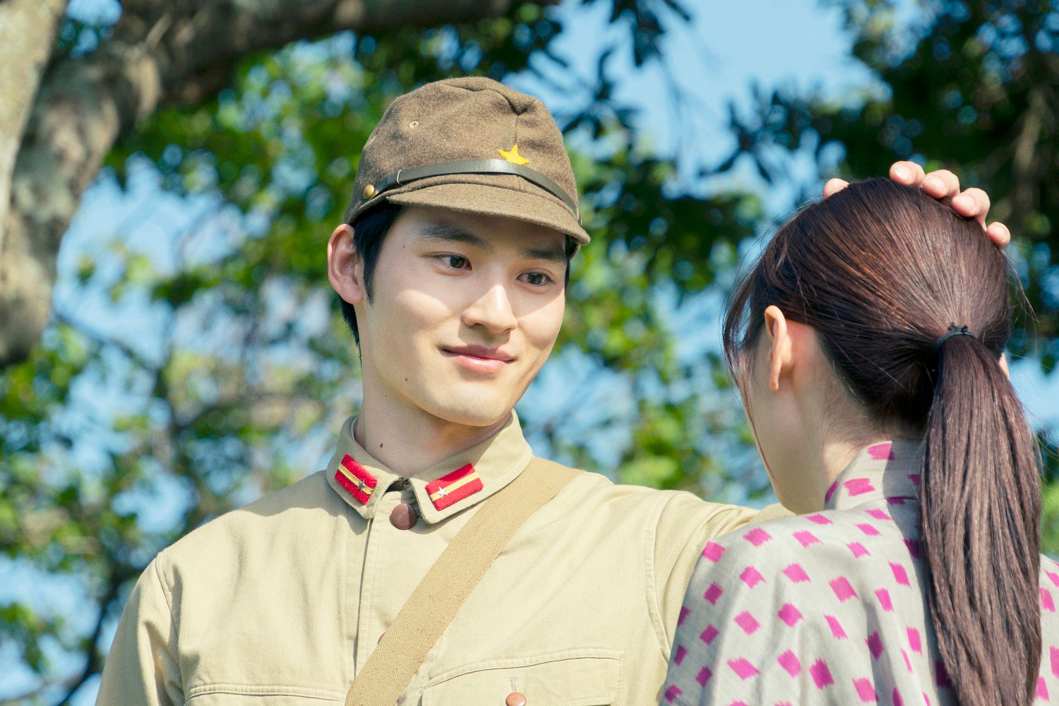 水上恒司、福原遥（C）2023「あの花が咲く丘で、君とまた出会えたら。」製作委員会