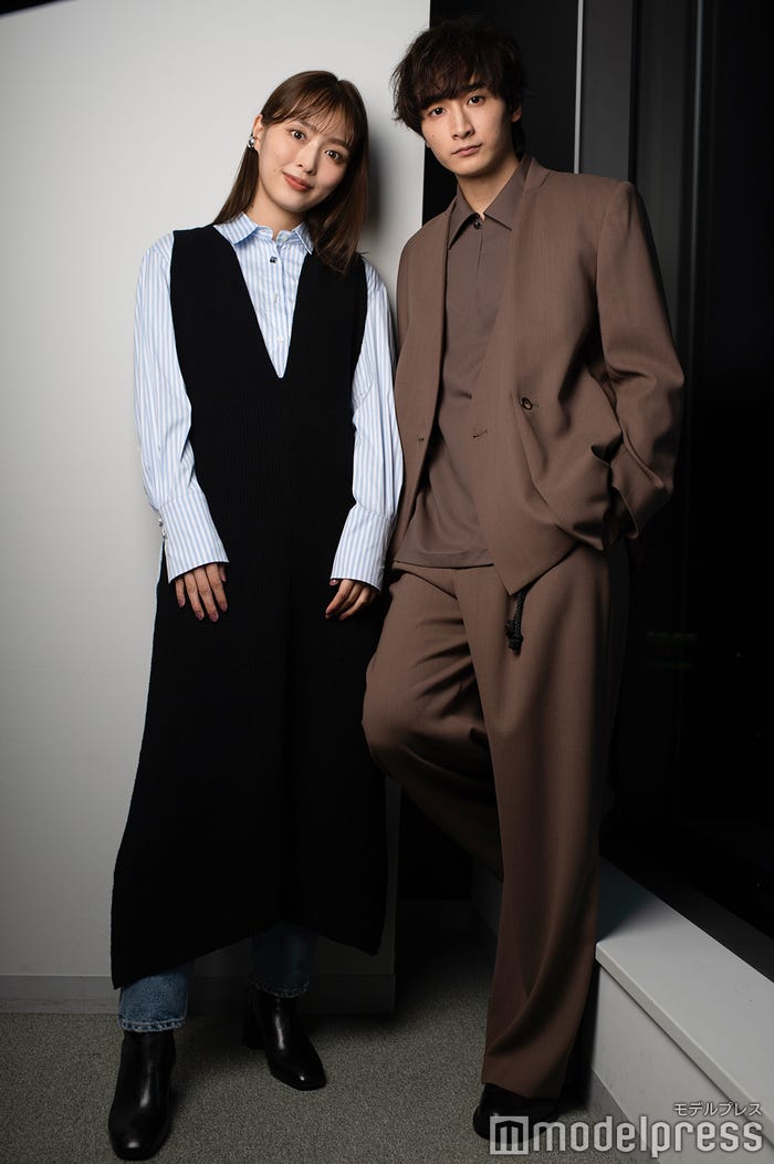 内田理央/<Hair&Make>Midori<stylist>ゴトウカナエ<衣装クレジット>イヤーカフ(右)¥18,700(左)¥16,500 e.m. /e.m. 青山店(03-6712-6797)小関裕太/<Hair&Make>佐々木麻里子<stylist>吉本 知嗣(C)モデルプレス
