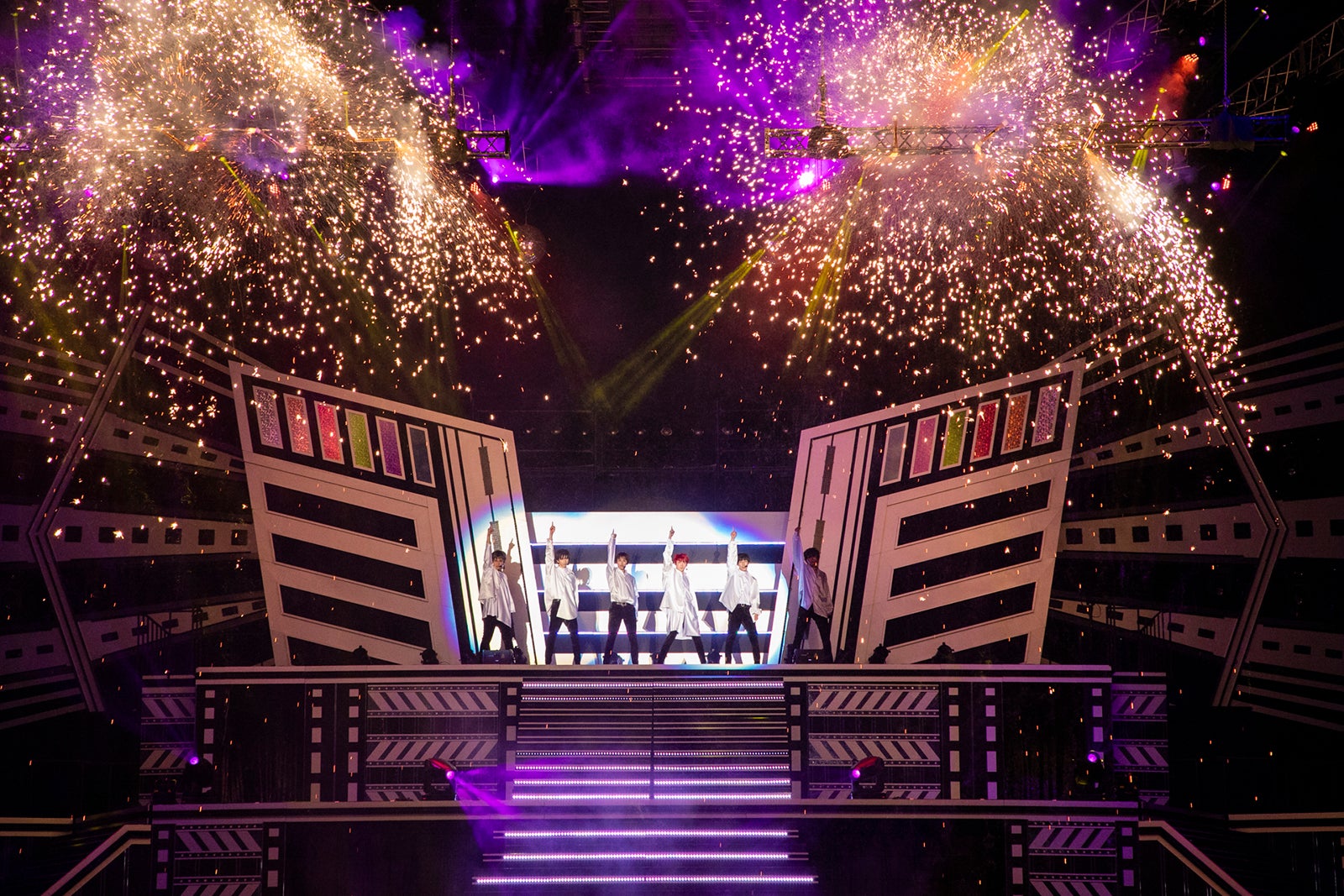 超特急（写真：米山三郎／深野照美／冨田望／山下陽子）