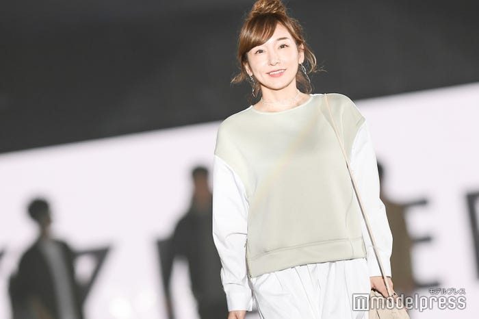 加護亜依 緊張の初ランウェイ 宮迫博之のファッションステージで投げキッス 関コレ21a W モデルプレス 加護亜依 緊張の初ランウェイ 宮迫博之のファッションステージで投げキッス 関コレ21a W モデルプレス