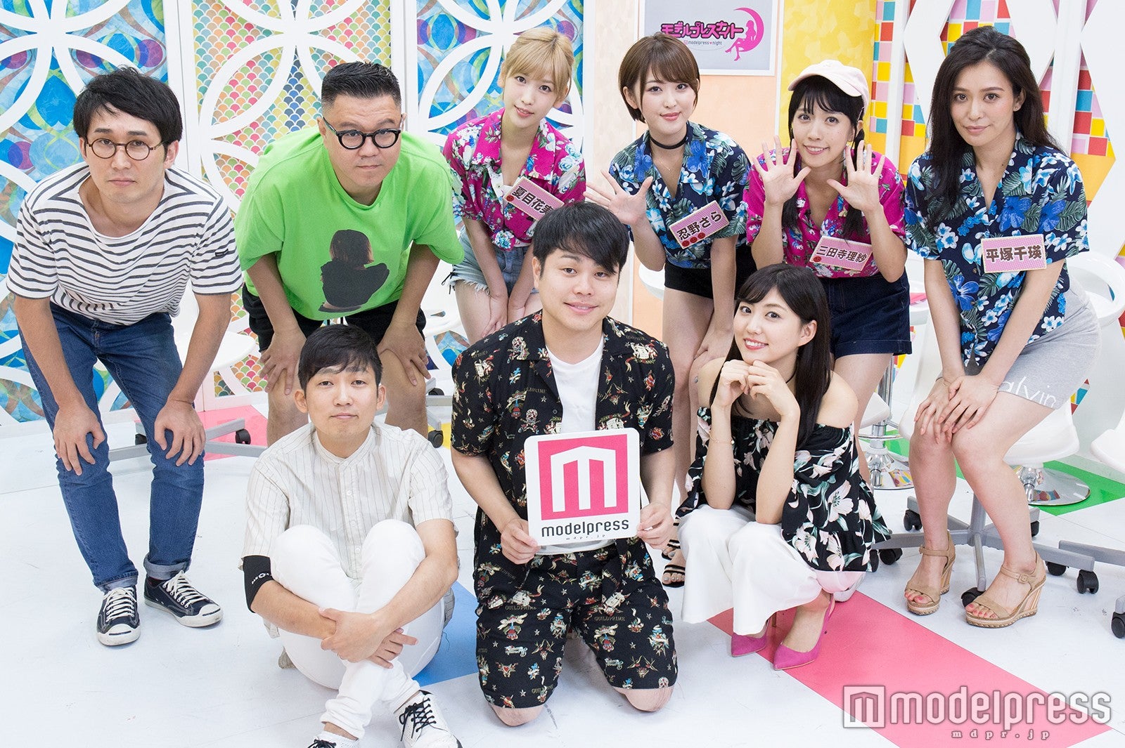 （前列左から）石田明、井上裕介、岩崎名美（後列左から）じろう、長谷川忍、夏目花実、忍野さら、三田寺理紗、平塚千瑛 （C）モデルプレス