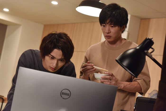 横浜流星、田中圭/「あなたの番です」第18話より(C)日本テレビ