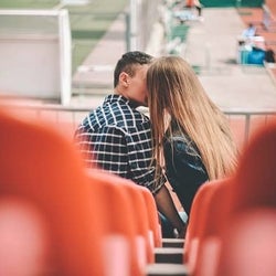男女の友情はもういらない!「恋の圏外」脱出テク・4つ