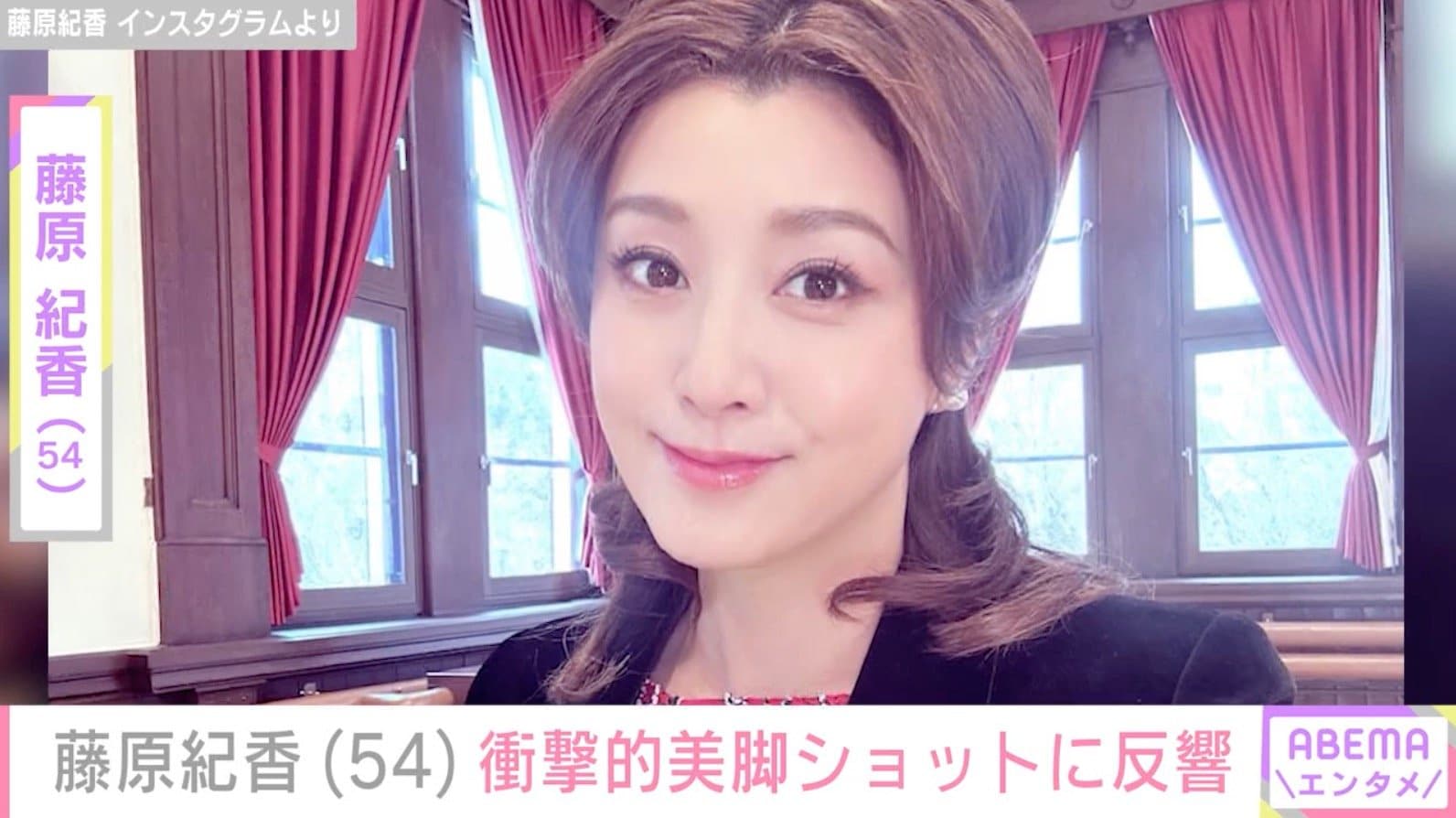 藤原紀香（54）、超ミニ丈からのぞく衝撃的美脚ショットに反響「アクスタかと思いました！」「夢のようなスタイル」