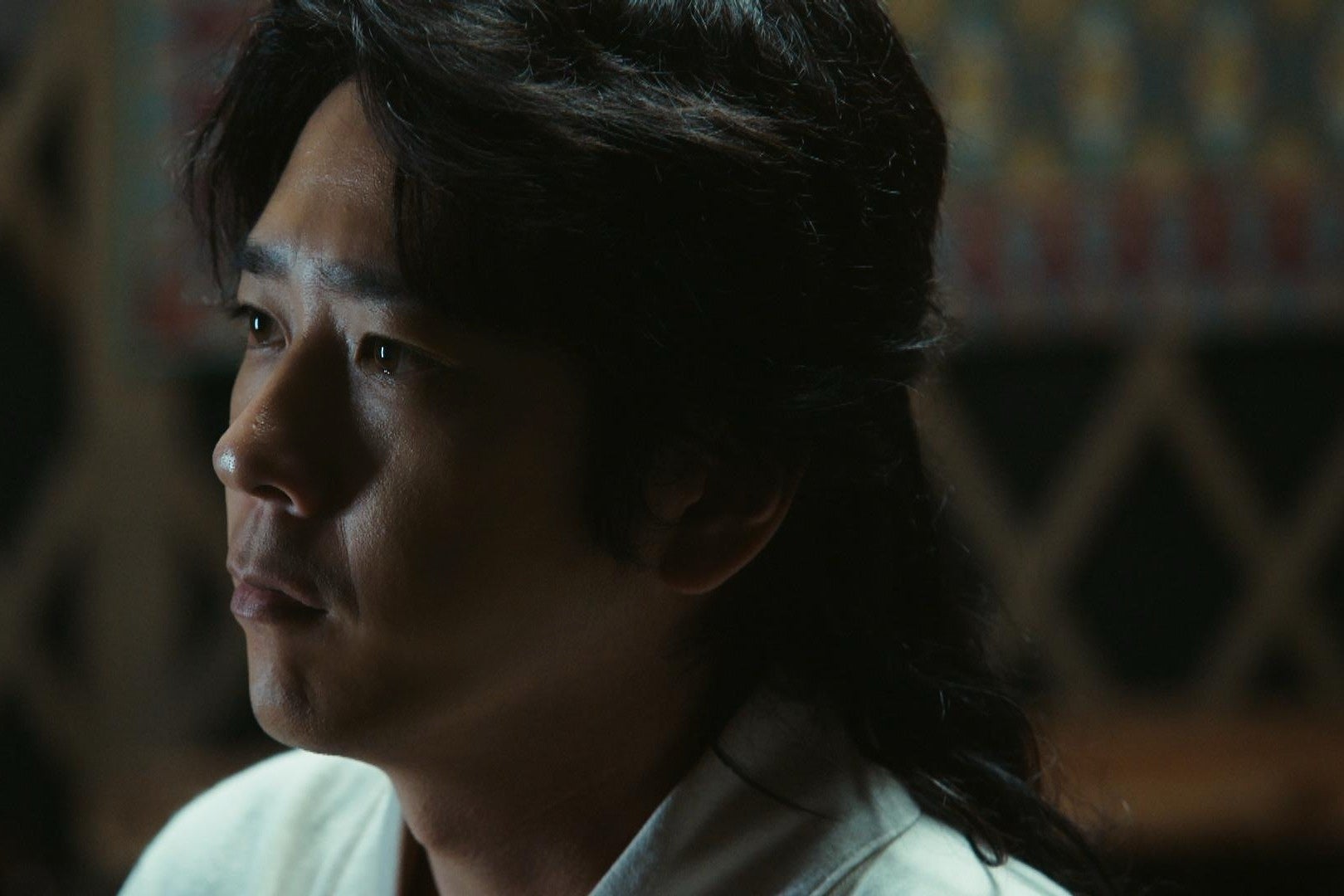 「VIVANT」ノコル（二宮和也）涙で目潤ませ悲痛な表情を浮かべる 第22話場面写真先行解禁