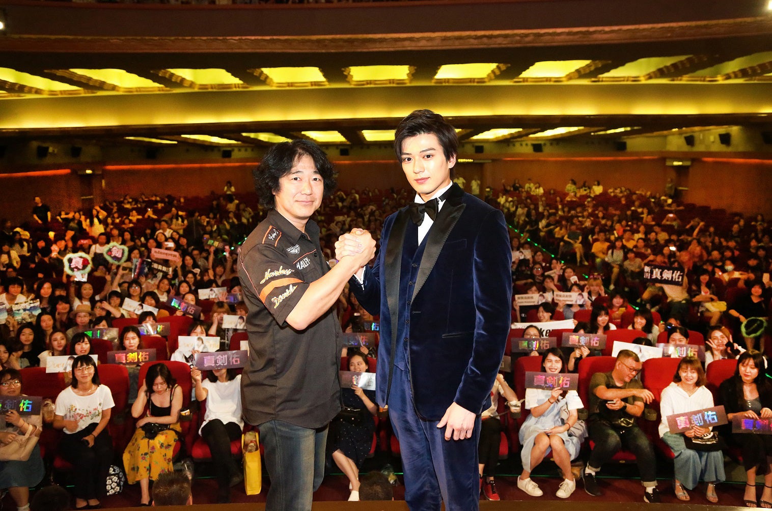 羽住英一郎監督、新田真剣佑／舞台挨拶の様子（C）2018「OVER DRIVE」製作委員会
