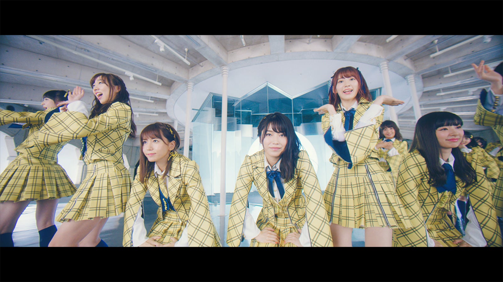 AKB48「センチメンタルトレイン」MVより（C）AKS／キングレコード