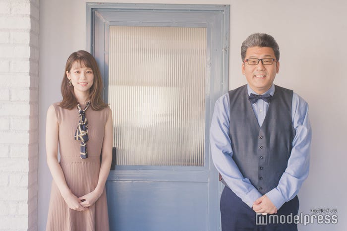 鈴木唯アナウンサー、軽部真一アナウンサー (C)モデルプレス