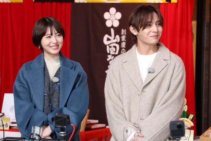 浜辺美波、山田涼介(C)フジテレビ