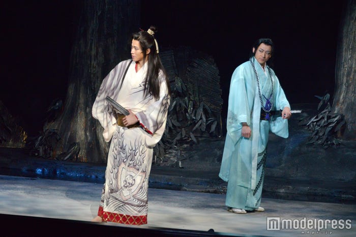 小栗旬、山本耕史(C)モデルプレス