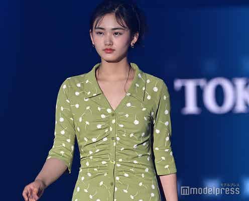 櫻坂46山崎天、大人っぽい表情にキュン 花柄ワンピで“ネオガーリー”に<TGC2021 S/S>