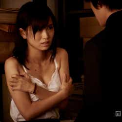 市川由衣 出会ってすぐ 裸で撮影 目を潤ませ振り返る モデルプレス