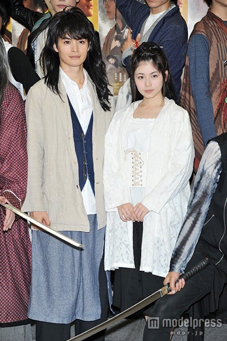 (左から)瀬戸康史、小芝風花