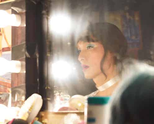 草なぎ剛、トランスジェンダー役でメイク施す 主演映画「ミッドナイトスワン」新カット解禁