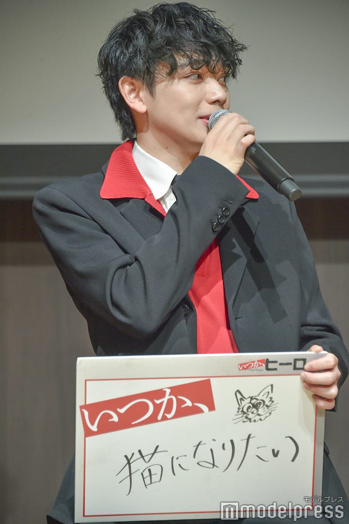 愛猫への思いを語る宮世琉弥(C)モデルプレス