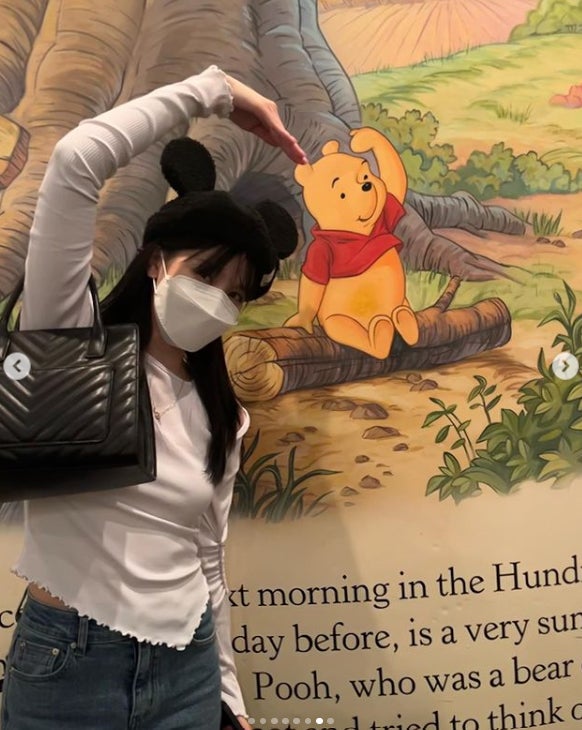 TWICEミナ、ディズニー満喫 人気キャラとも“ハートショット”「オーラ凄い」「遭遇したい」と反響