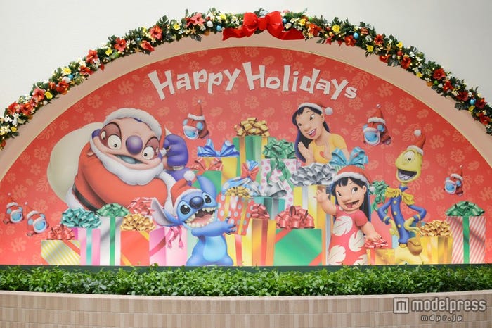 「リゾートゲートウェイ・ステーション」のスティッチたちのデコレーション(C)Disney【モデルプレス】