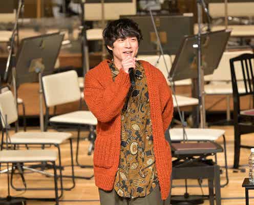 坂口健太郎は「大体ふざけている」小栗旬&スタッフ陣に撮影秘話バラされ異議申し立て
