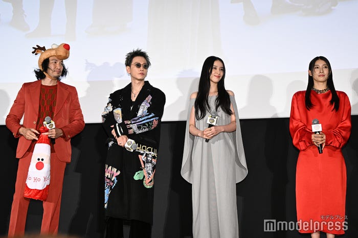 (左から)青木崇高、佐藤健、武井咲、土屋太鳳(C)モデルプレス