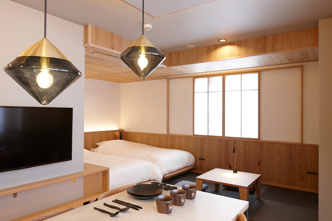 「ココシュク赤坂プレミアム」キッチン付きの和モダン客室、バルや和食のルームサービスも