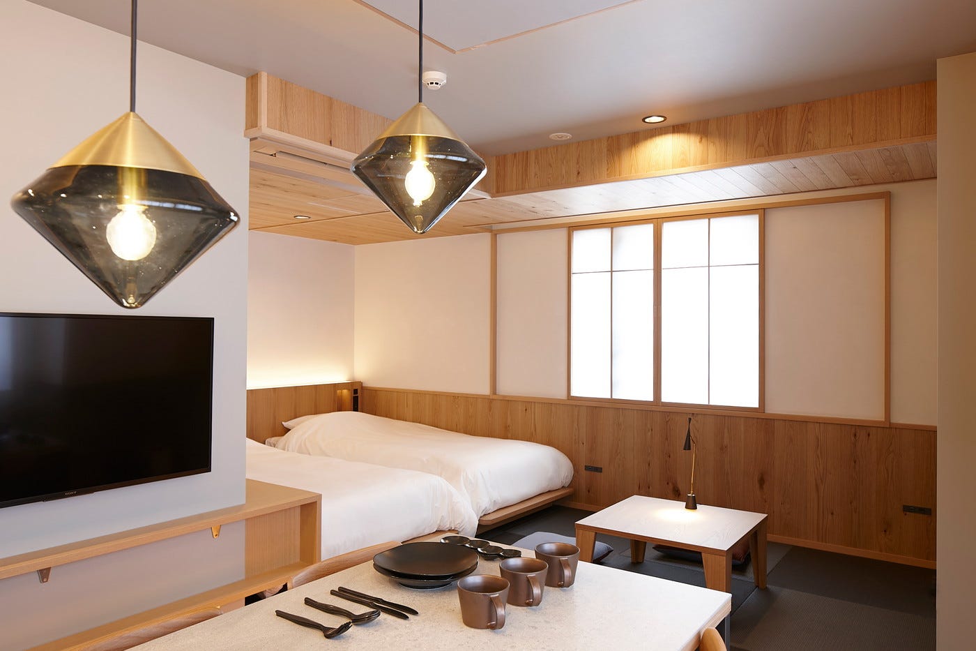 「ココシュク赤坂プレミアム」キッチン付きの和モダン客室、バルや和食のルームサービスも