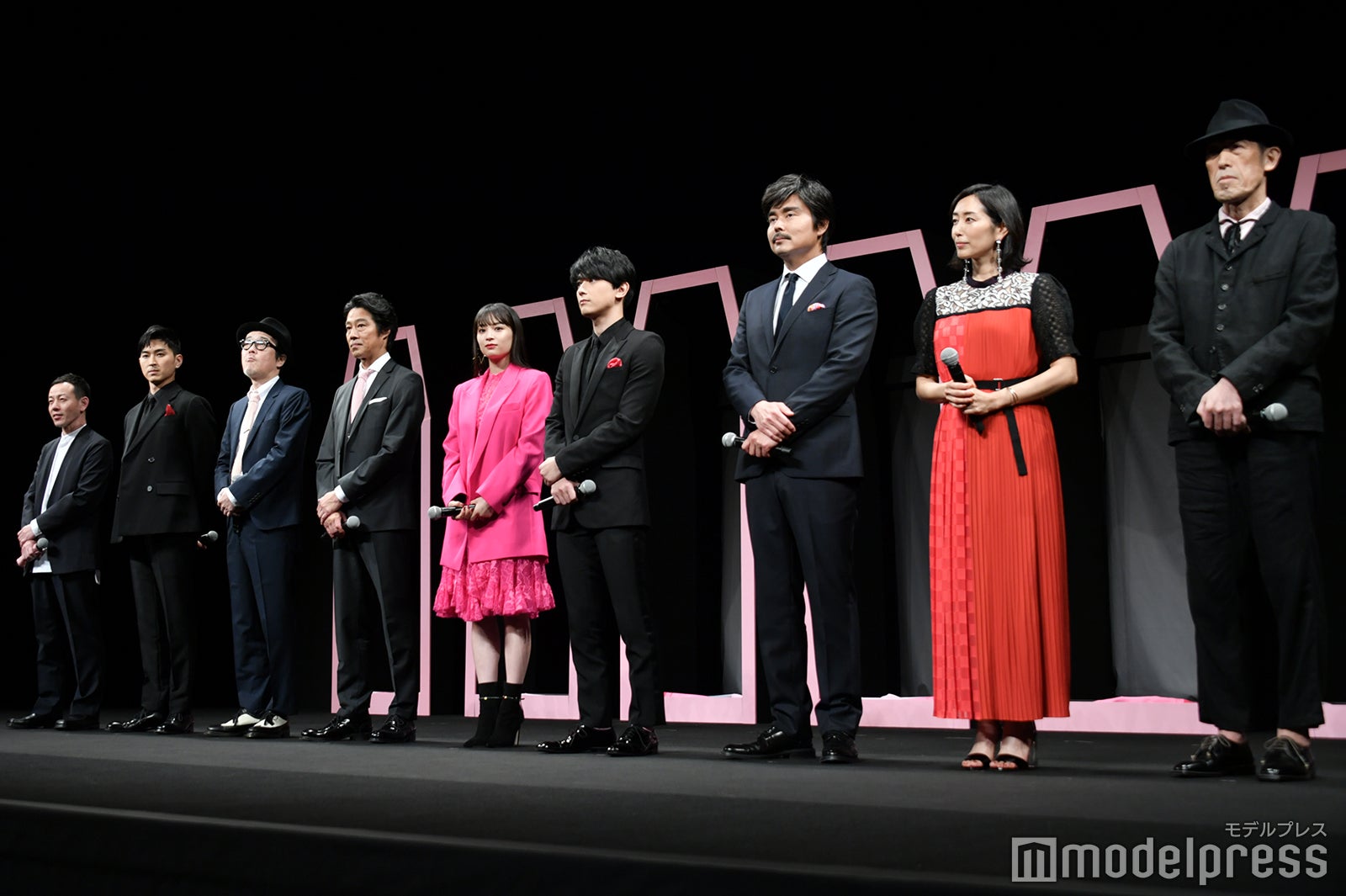 （左から）浜崎慎治監督、松田翔太、リリー・フランキー、堤真一、広瀬すず、吉沢亮、小澤征悦、木村多江、嶋田久作（C）モデルプレス
