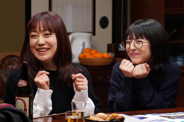 菅野美穂、浜辺美波「ウチの娘は、彼氏が出来ない!!」最終話より(C)日本テレビ