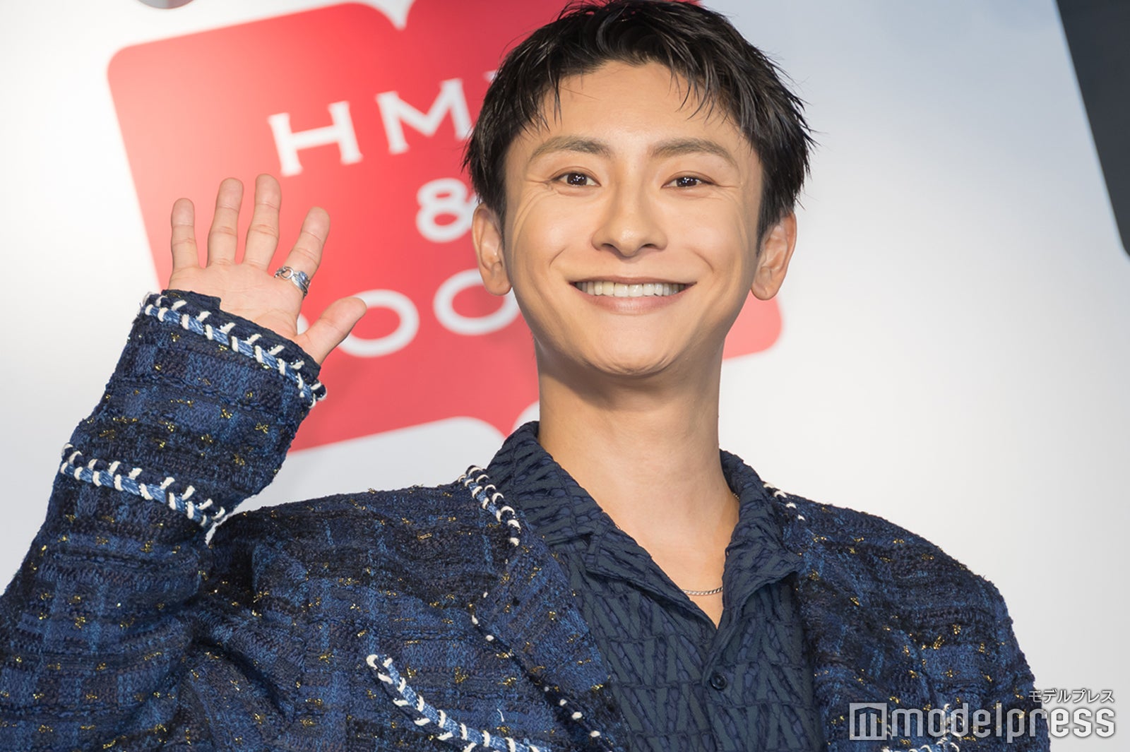 AAA與真司郎、フォトエッセイ「人生そんなもん」でメイク・ファッションに言及