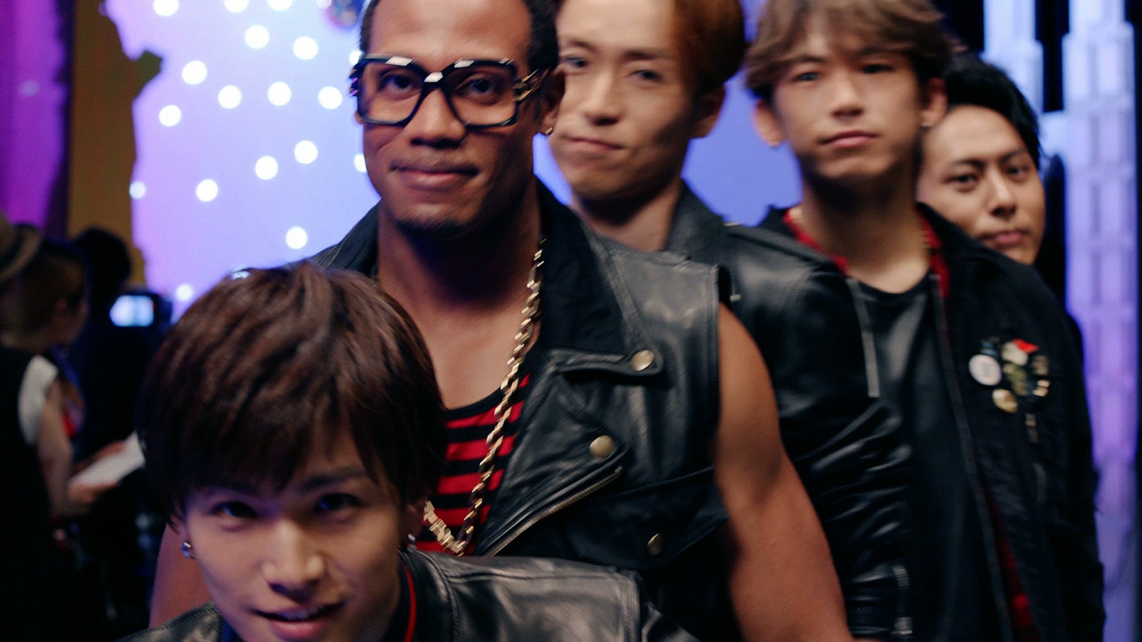 EXILE関口メンディー＆白戸家ダンテの“そっくり共演”が早くも話題「馴染みすぎ」「これはどっち？」