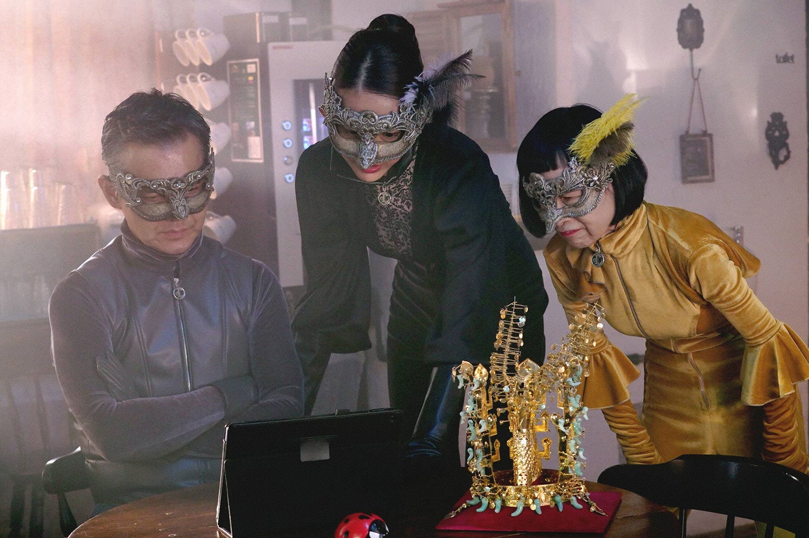 渡部篤郎、小沢真珠、どんぐり「ルパンの娘」第4話より（C）フジテレビ