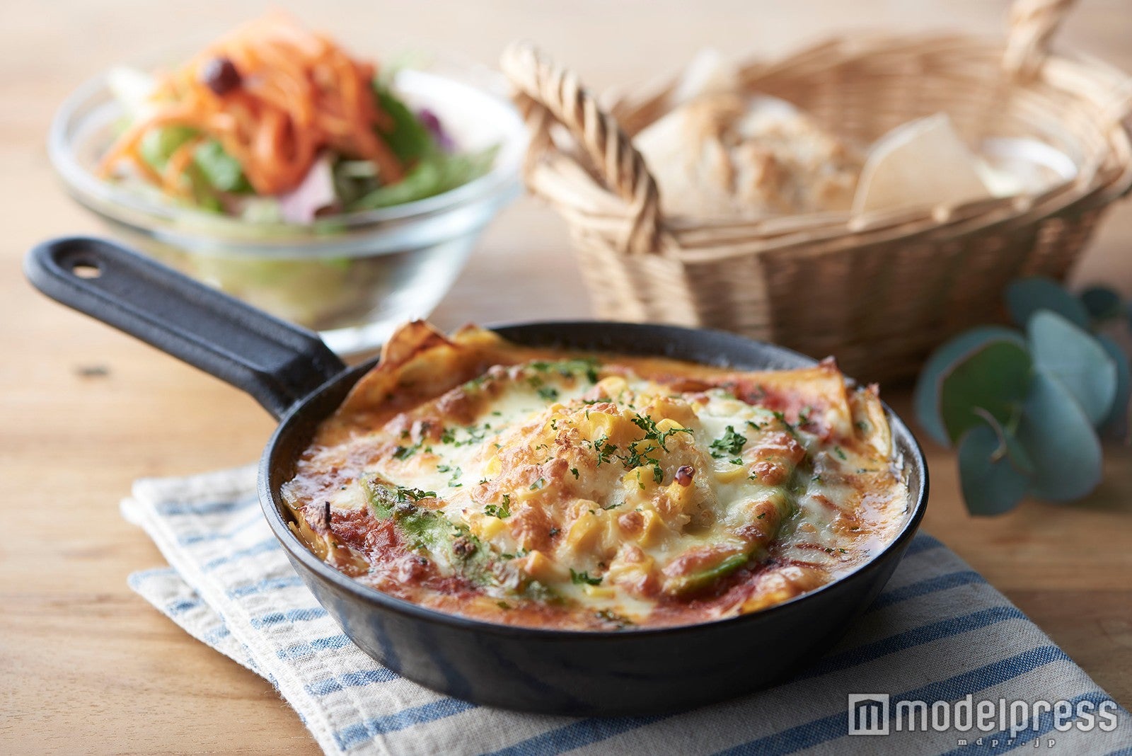 キヌアとアボカドの南米風ラザニア（サラダ付き）￥1,180／画像提供：カフェ・カンパニー