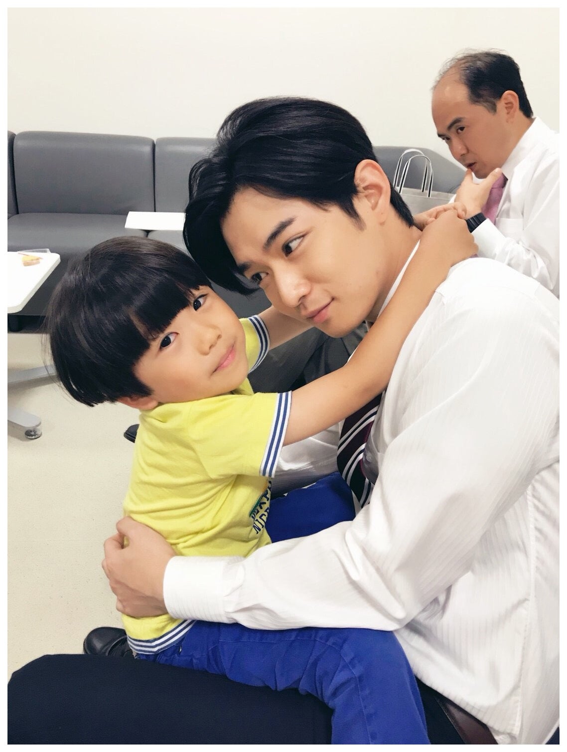 壮真くんを抱っこする千葉雄大／千葉雄大オフィシャルブログ（LINE）より