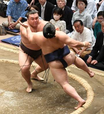 霧島が無傷の5連勝 琴栄峰と並んでトップ守る 若隆景は初黒星