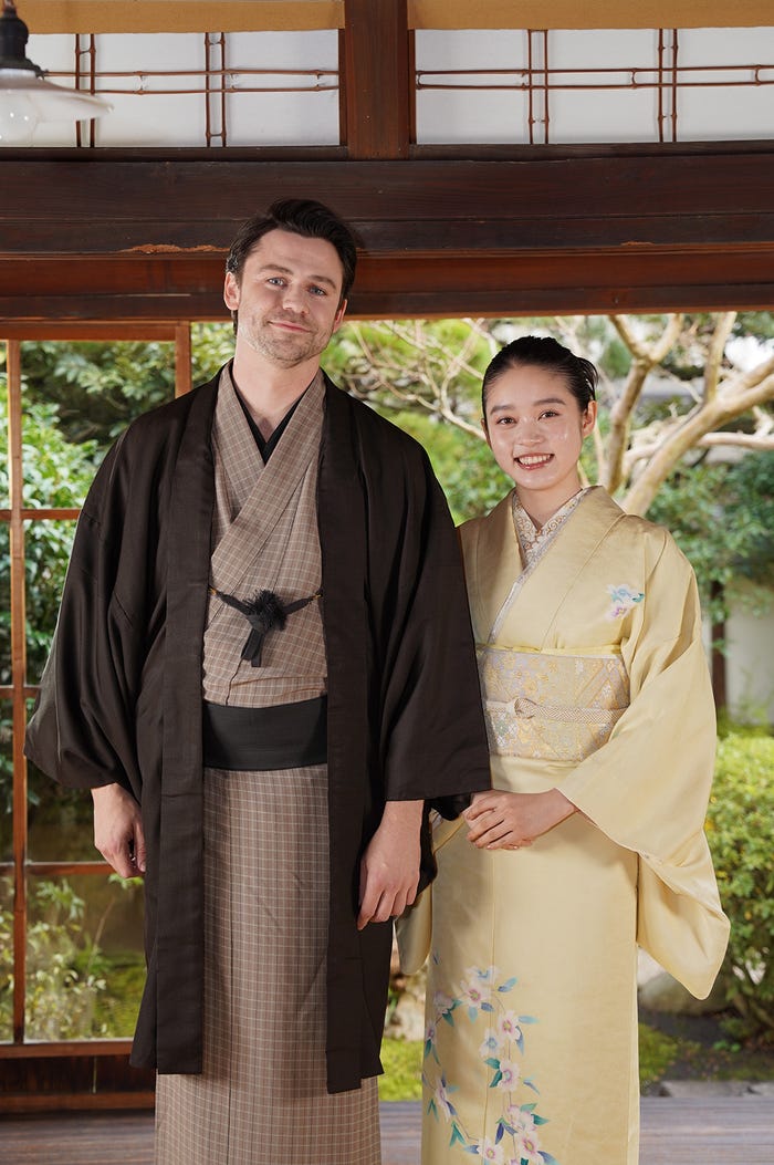 トミー・バストウ、高石あかり(C)NHK