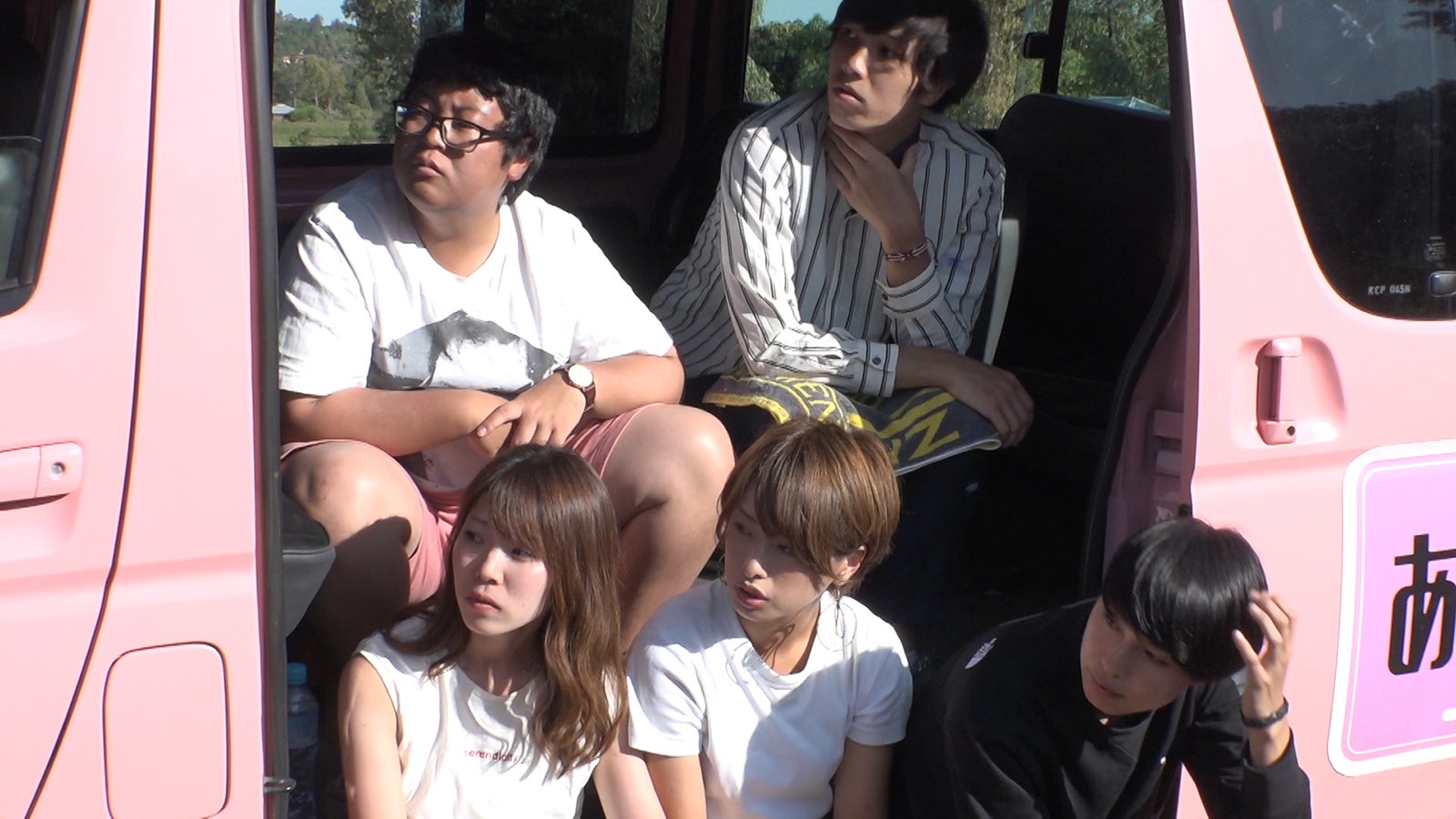 告白を見守るメンバー「あいのり：African Journey」第5話より（C）フジテレビ