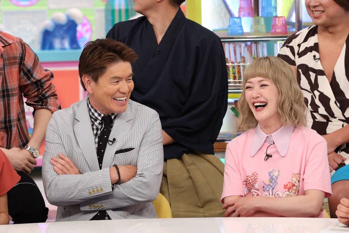 ヒロミ、松嶋尚美(C)フジテレビ
