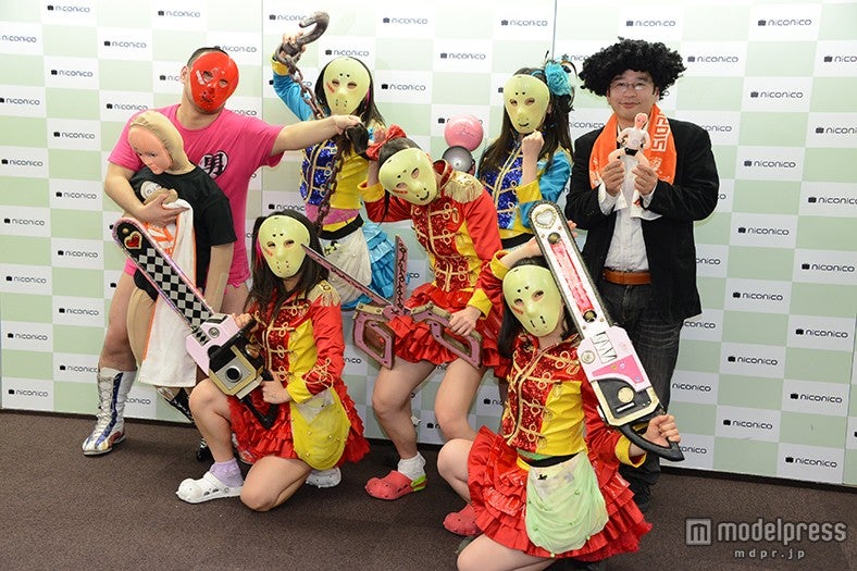 男色ディーノ（左）と仮面女子