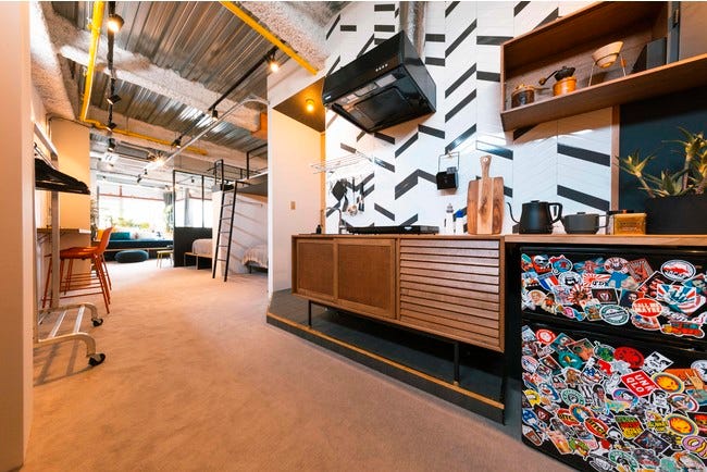 東京中野で“プレミアムなお泊まり体験”「イリーナカノ」遊び心あるデザイン空間でゆったり宿泊