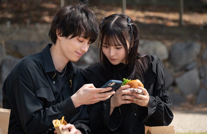本田響矢、齊藤なぎさ(C)「明日、私は誰かのカノジョ」製作委員会・MBS
