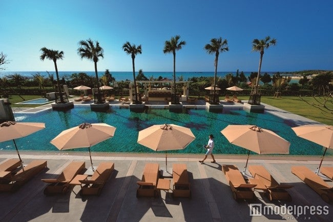 ジ・ウザテラス ビーチクラブヴィラズのアウトドアプール／画像提供：ザ・テラスホテルズ