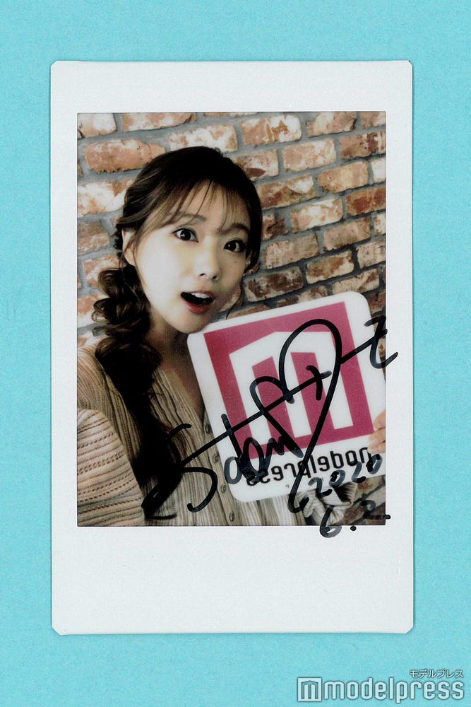 重盛さと美、サイン入りチェキプレゼント(C)モデルプレス