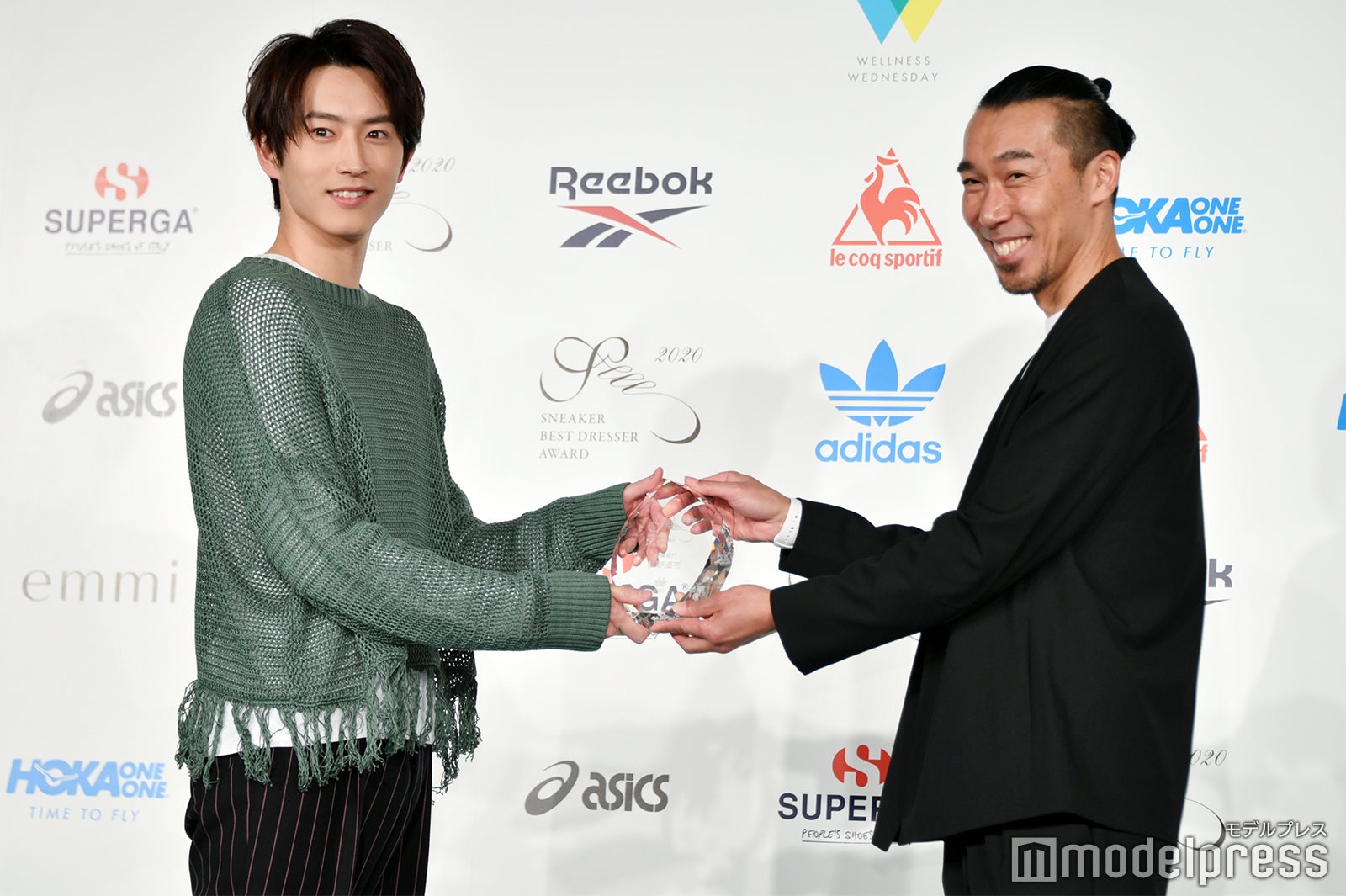 杉野遥亮 （左）（C）モデルプレス