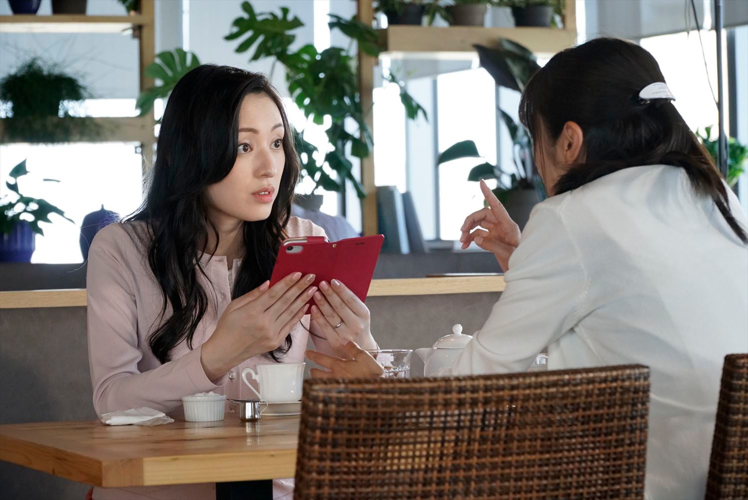 「婚外恋愛に似たもの」第5話より（C）エイベックス通信放送