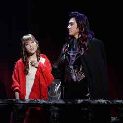 ミュージカル「ダンス オブ ヴァンパイア」（左から）サラ：神田沙也加、クロロック伯爵：山口祐一郎（提供写真）